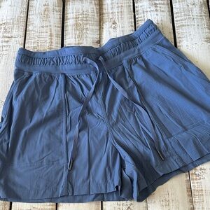 Lululemon Dance Studio HR Short 3.5” size 8 Oasis Blue